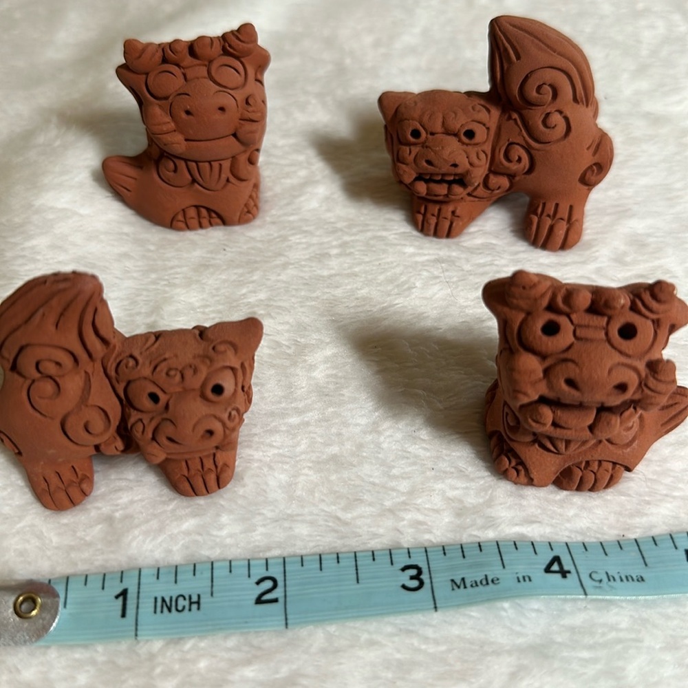 Foo dogs pottery